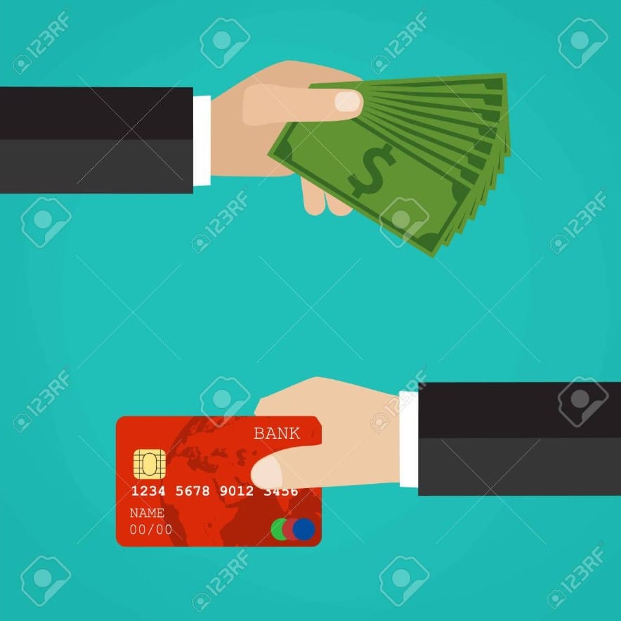 ¿Pagar con tarjeta de crédito o en efectivo