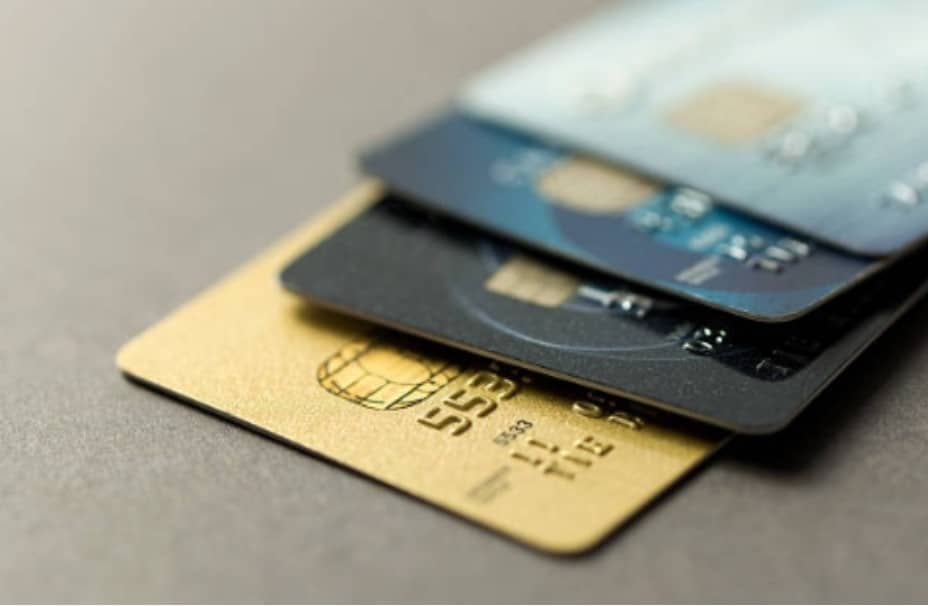 ¿Qué tipos de costos tiene una tarjeta de crédito